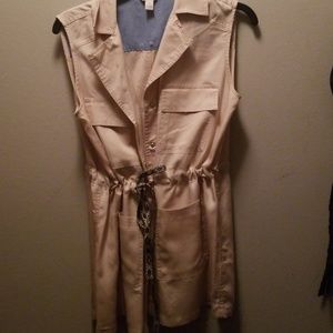 Cute top can be worn different ways!